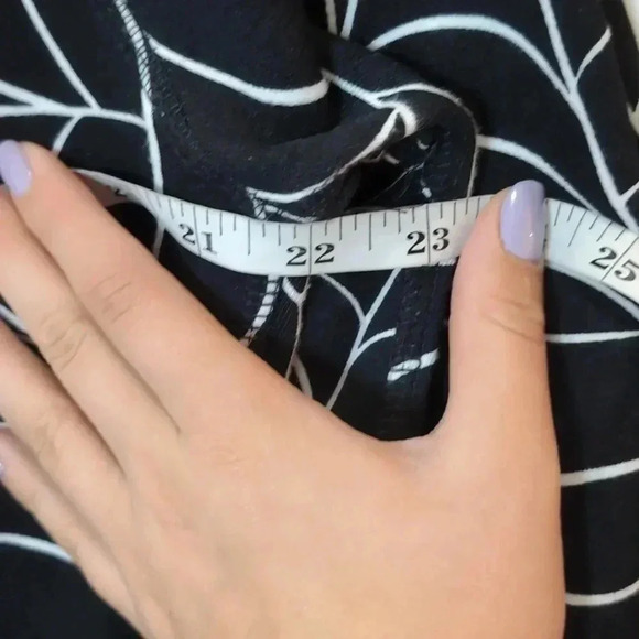 Grayson Thread Women's Spider Web Sweater - Picture 9 of 10